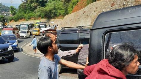 Teknik Yang Benar Mengemudikan Mobil Di Jalur Tanjakan Agar Tidak