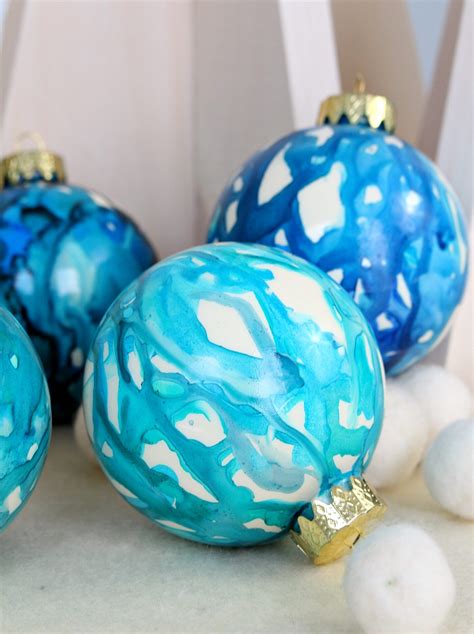 Diy Alcohol Ink Christmas Ornaments Dans Le Lakehouse