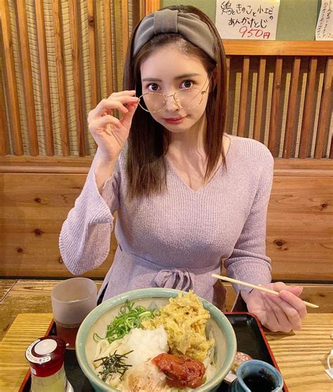 得あゆさんのインスタグラム写真 得あゆinstagram「前に載せたうどん食べた時の。 美味しいうどん屋さんのうどん最高。 食べてる