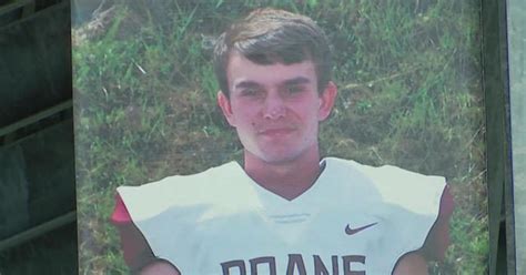 High school football player dies after collapsing on field - CBS News