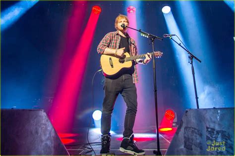 Ed Sheeran Performs For A Giant Crowd In Las Vegas Photo 712429