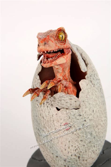 Jurassic Park Statua Egg Raptor 28cm