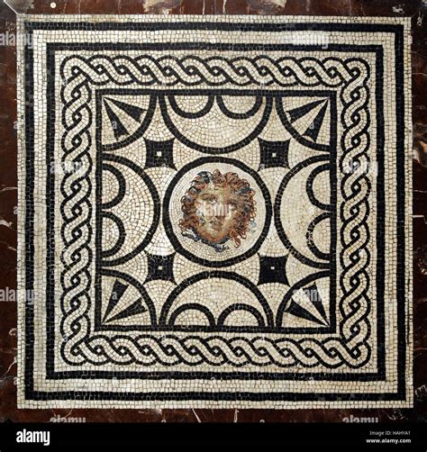 Mosaico Romano Emblema Con Cabeza De Medusa Desde Pompeya La Casa De