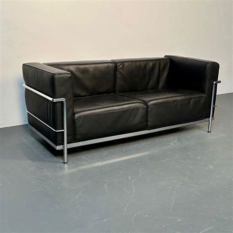 Le Corbusier - Mid-Century Modern LC2 Sofa by Le Corbusier, Black Leather, Two Seater, Perriand