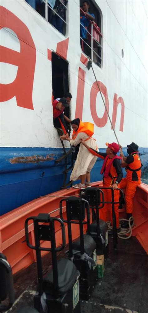 Kmp Batumandi Kandas Di Perairan Panjurit Tim Sar Gabungan Evakuasi