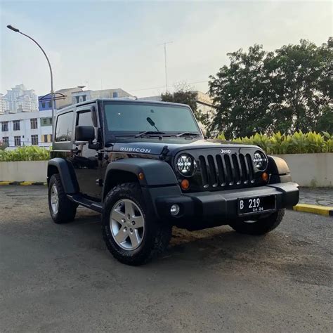 Jeep Wrangler Unlimited Sport X 3 8 4x4 AT 2011 Hitam Black JK Mobil