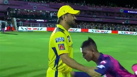 Yashasvi Jaiswal Touches The Feet Of His Idol Ms Dhoni After Csk Vs