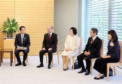 会见日本国际奖获奖者 首相行程 日本国首相官邸