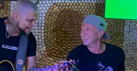 Baterista Do Red Hot Chili Peppers Toca Legi O Urbana Em Bar No Rj Veja V Deo Estad O