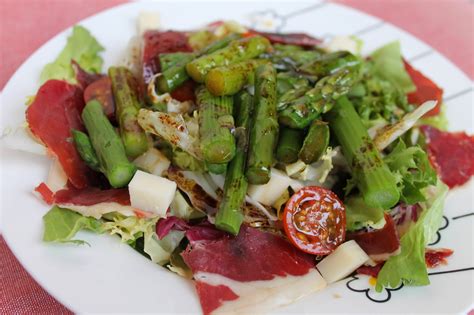 Mamá en la cocina Ensalada con espárragos verdes y vinagreta de miel