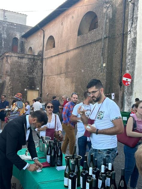 Lanuvio Grande Partecipazione Per La Festa Dell Uva E Del Vino