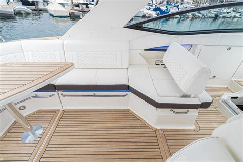 2019 Sea Ray 320 Sundancer Cruiser for sale - YachtWorld