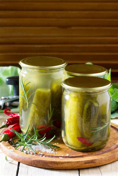 Солёные огурцы с розмарином и чили - рецепт приготовления