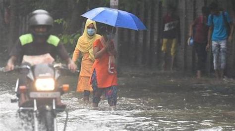 Rain Lashes Parts Of Delhi Ncr Brings Down Humidity Level Latest News Delhi Hindustan Times