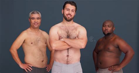 Los Hombres Son Positivismo Y Cara Con Diversidad Confianza Y Feliz En