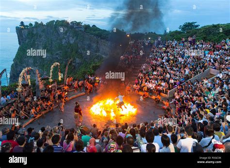 Uluwatu Temple Kecak Dance – How to see the famous Uluwatu’s Kecak Fire ...