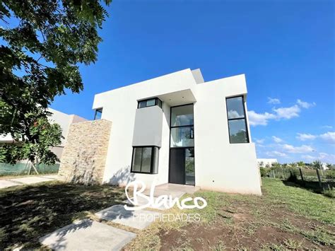 Casa Venta 4 ambientes 4 años 175m2 2 cocheras El Cantón Golf