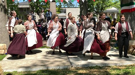 Danse traditionnelle québécoise par Les Chamaniers de Saint Hyacinthe