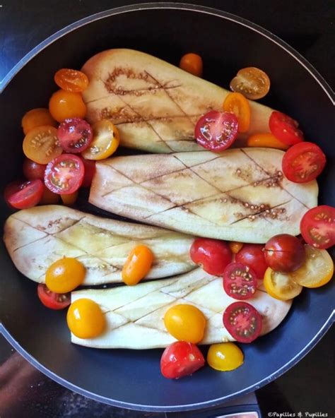 Aubergines rôties à la poêle tomates feta et olives noires