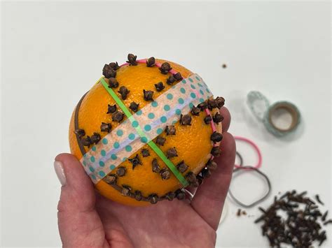 How To Make An Orange Pomander Sweet Smelling Christmas Craft You