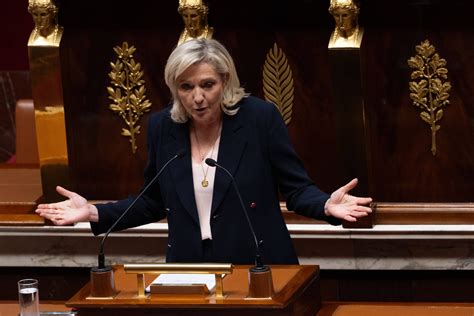 Marine Le Pen A La Meilleure Cote Davenir De La Classe Politique