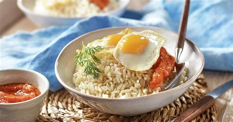 Arroz Integral A La Cubana Con Salsa De Tomate Casera Y Huevos De Codorniz