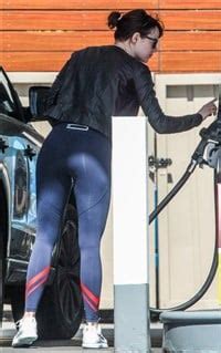 Emma Stone Out Flaunting Her Tight Ass In Spandex
