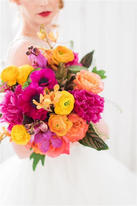 Colorful bridal bouquet | Wedding & Party Ideas | 100 Layer Cake