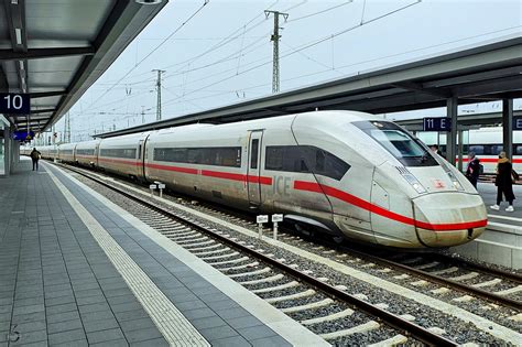 216 206 mit Eilzug nach Iserlohn Winterberg im März 1983 in Dortmund