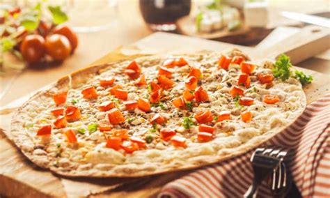 Thin Crust Pizza Calories & Nutrition Facts (Charts)