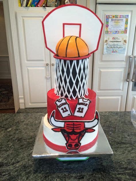 Chicago Bulls Buttercream Fondant Basketball Layer Cake con imágenes