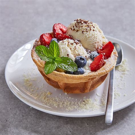 Pâte à gaufres classique pour bols en gaufre avec glace à la vanille et