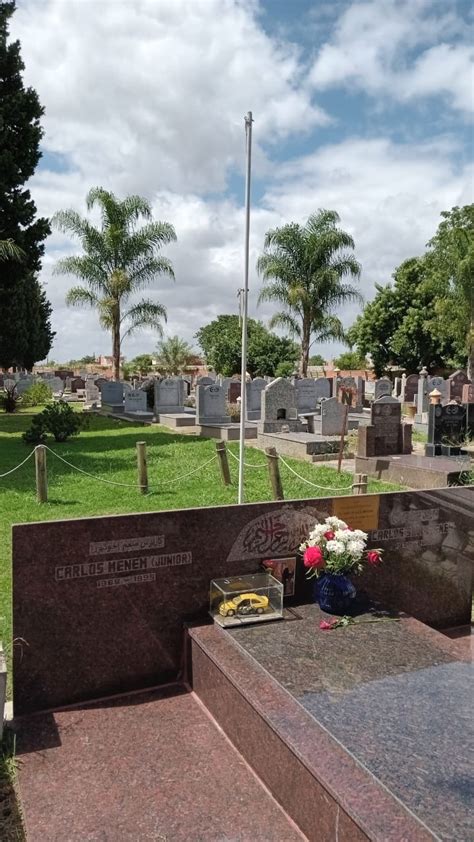 Profanan M S De Tumbas En Un Cementerio En La Tablada La De Carlos