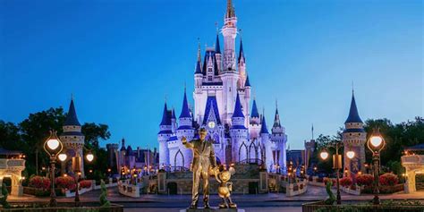 Disney World Stops Selling Tickets Turns Guests Away Disney Dining