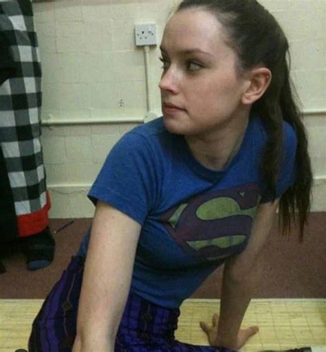 She Wear Superman Shirt Daisy Ridley Daisy Ridley Star Wars Daisy Ridley Hot