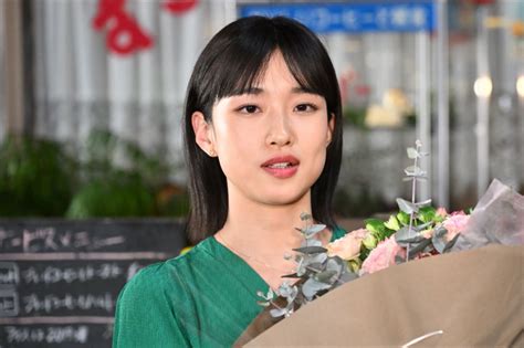 （写真）『不適切にも』阿部サダヲ、仲里依紗、磯村勇斗、河合優実らキャスト陣が笑顔でクランクアップ！ ドラマ ニュース ｜クランクイン！