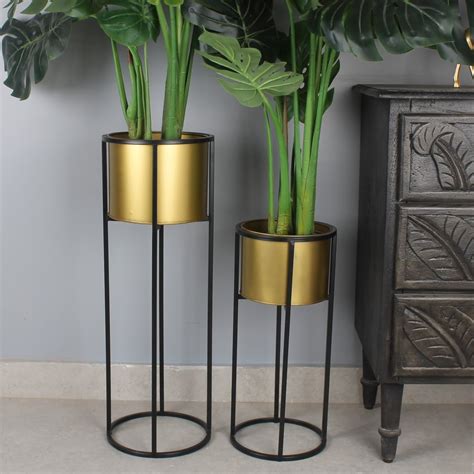 Round Tall Metal Planters with Stand for Living Room, Size: 2 Feet at Rs 1600 in Noida