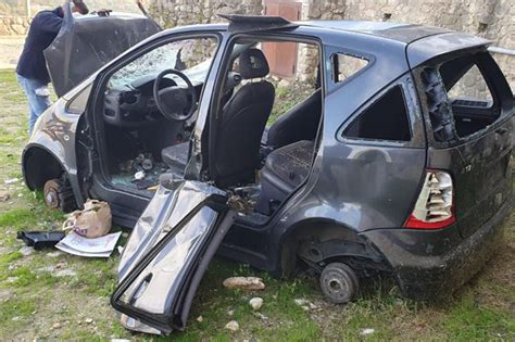 Cosenza auto abbandonate in città Rimosse carcasse in centro e