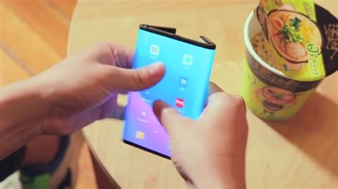 Xiaomi demonstra celular duplamente dobrável em novo vídeo Celular