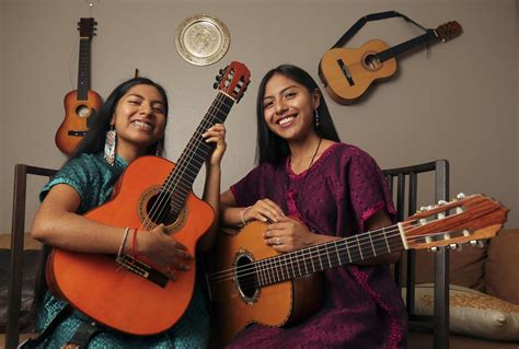 Sisters spin soaring harmonies into YouTube glory as Dueto Dos Rosas - Los Angeles Times