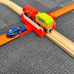 Hot Wheels Bahngleis zu Holzkreuzung Schranke für Holzeisenbahn Geschenkidee zum Geburtstag