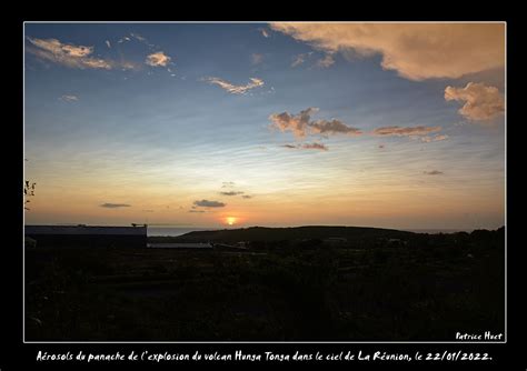 A Rosols Du Panache De Lexplosion Du Volcan Hunga Tonga Dans Le Ciel