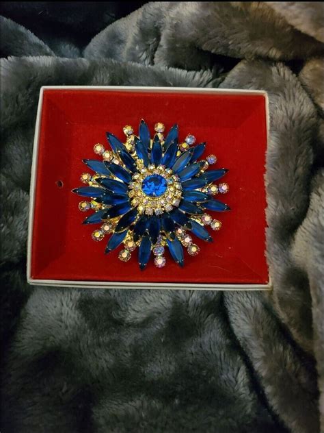 Juliana Vintage Gold Plated Blue Glass Rhinestone Lar Gem