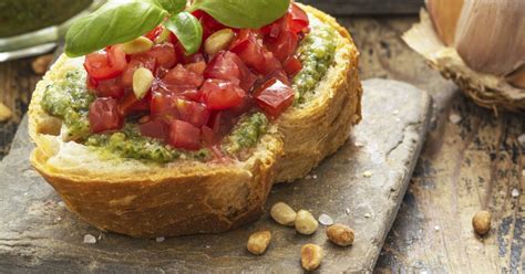 Recette De Bruschetta Facile Et Rapide Au Pesto Basilic Et Tomate