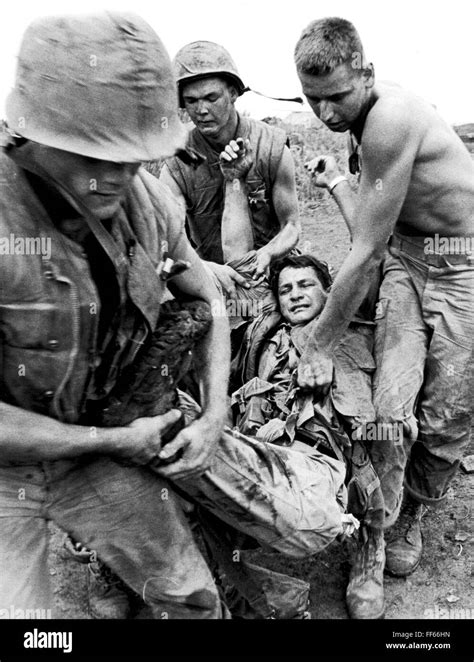 VIETNAM WAR U S MARINES NThree U S Marines Lift A Wounded Comrade