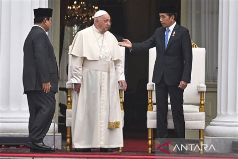 Presiden Jokowi Kenalkan Presiden Terpilih Prabowo Pada Paus Fransiskus