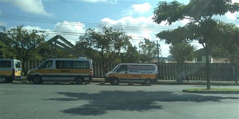 Motoristas Do Transporte Escolar Fazem Protesto Contra Bancos E