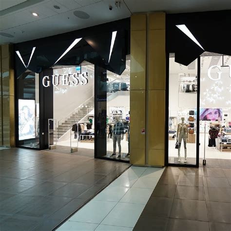 GUESS рядом в ТРЦ Галерея