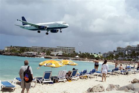 St Martin Airport editorial image. Image of islands, landing - 32321225