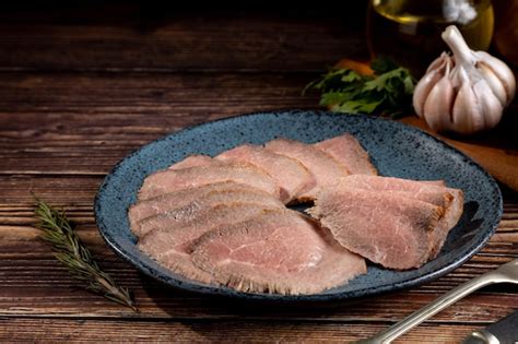 Premium Photo Sliced Roast Beef On Plate